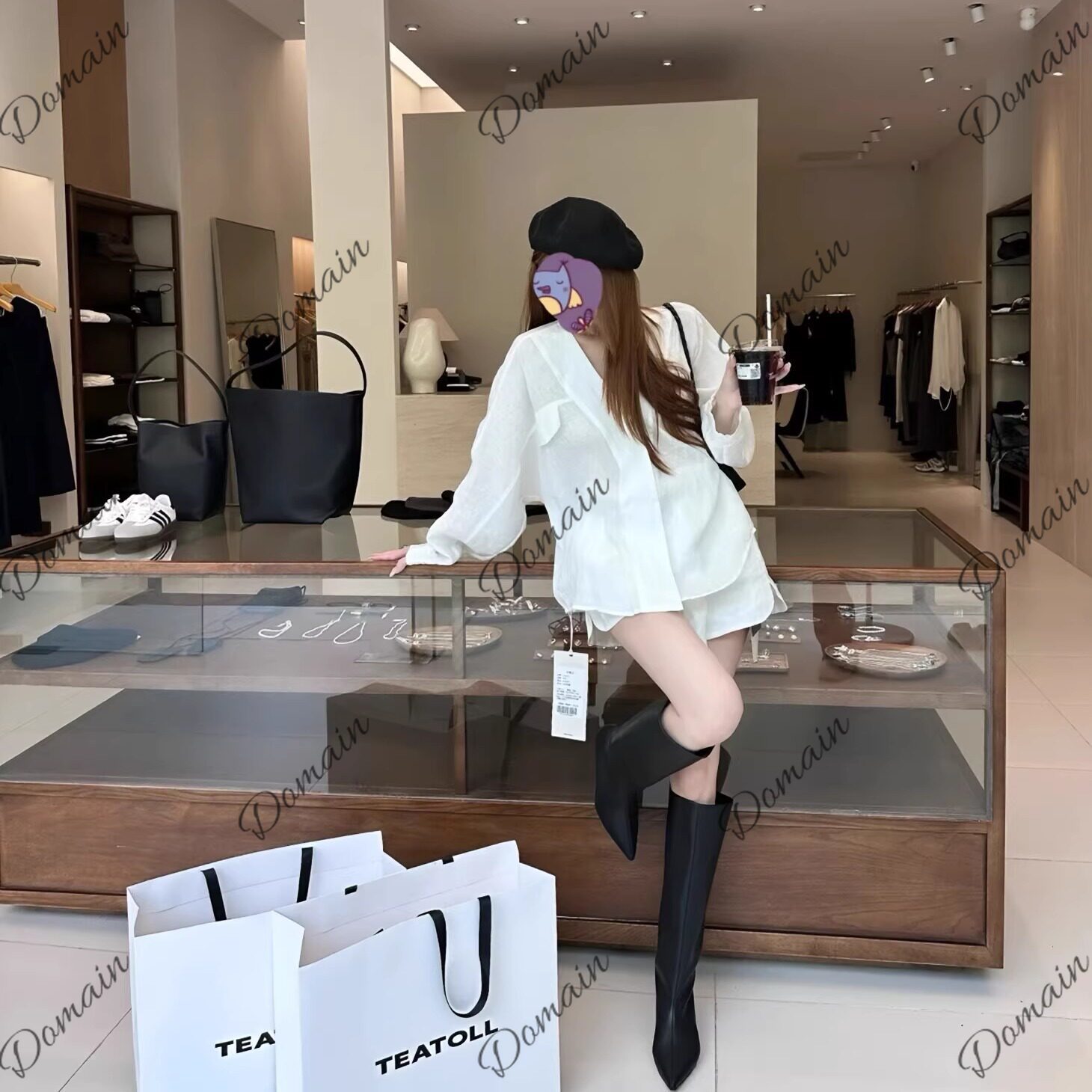 Kledingwinkel displaykast Naka - Glass Cabinet Display recensie en prijs