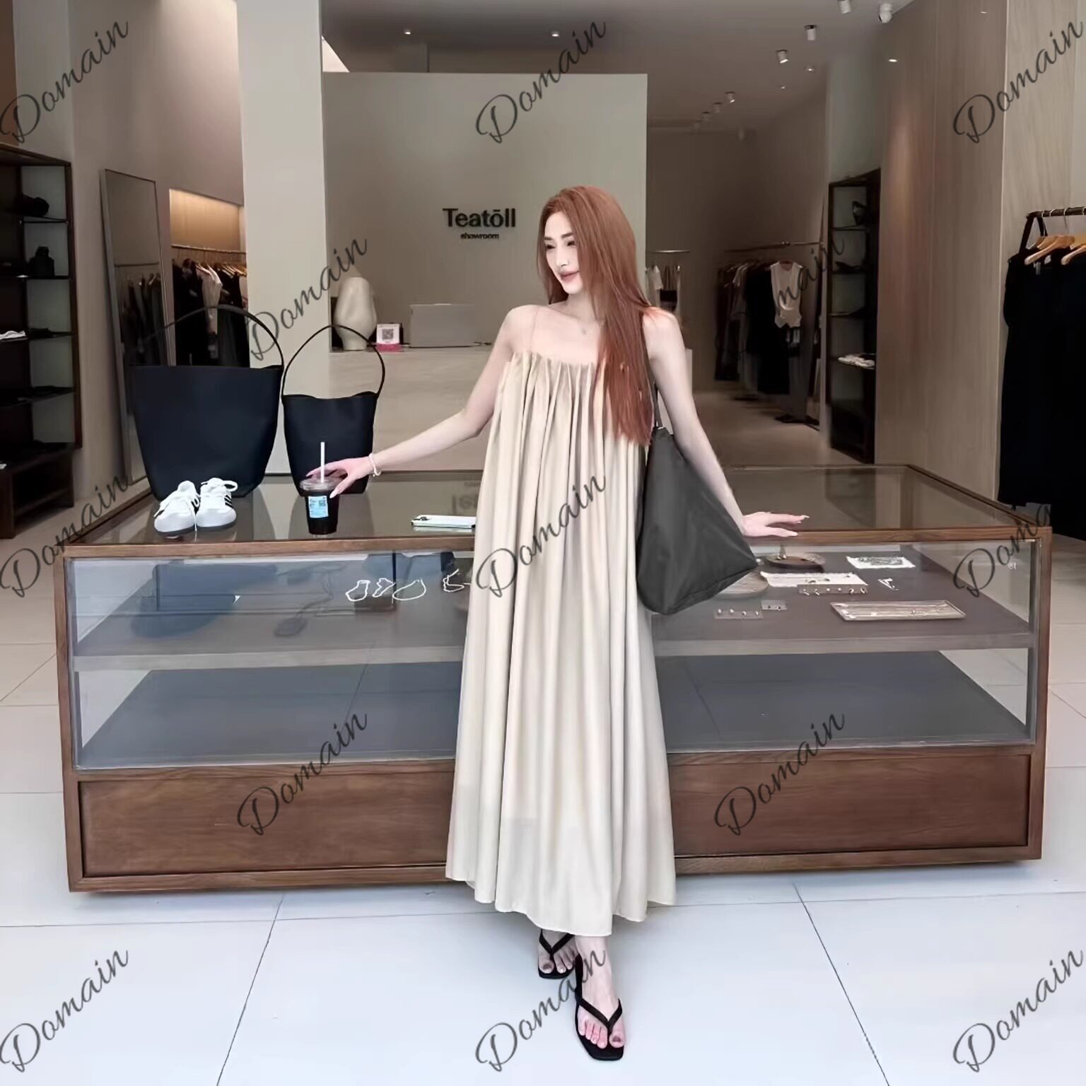Kledingwinkel displaykast Naka - Glass Cabinet Display recensie en prijs